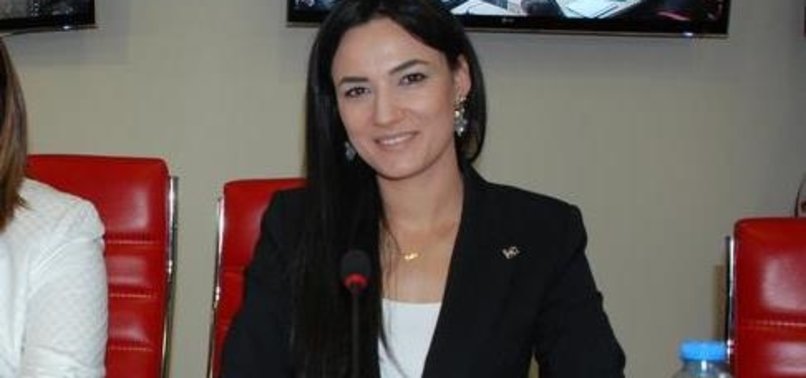 ESKİ TÜRKİYE GÜZELİ AK PARTİ KADIN KOLLARI BAŞKANI OLDU