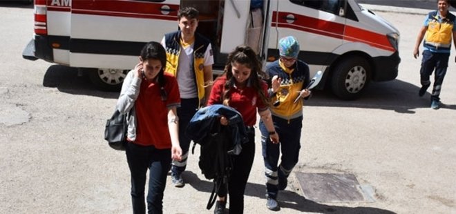 ÇOK SAYIDA LİSELİ ZEHİRLENİP HASTANELİK OLDU