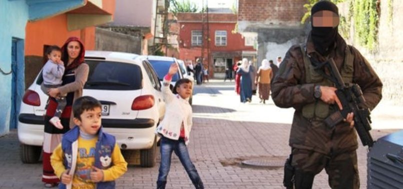OPERASYONLARIN TAMAMLANDIĞI BÖLGELERDE ÇOCUKLARA BAYRAM HARÇLIĞI