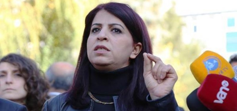 HDP DİYARBAKIR MİLLETVEKİLLERİ TERÖRİSTİN CENAZESİNE KATILDI