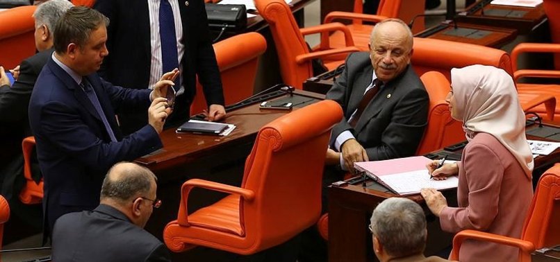 AK PARTİ CUMHURBAŞKANLIĞI SİSTEMİ İÇİN HAREKETE GEÇTİ