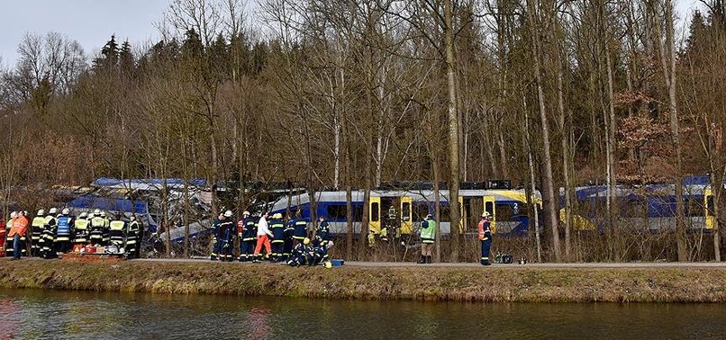 BELÇİKA'DA TREN KAZASI: 3 ÖLÜ, 40 YARALI