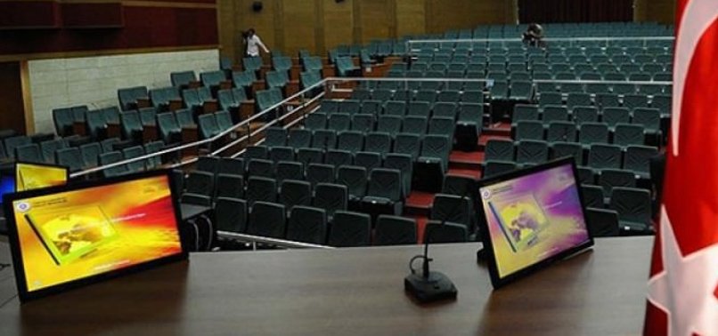 O SÖZLER KAYMAKAMA PAHALIYA PATLADI