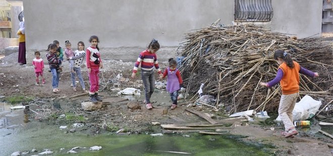 KOKUDAN KAPI VE PENCERELERİNİ AÇAMIYORLAR