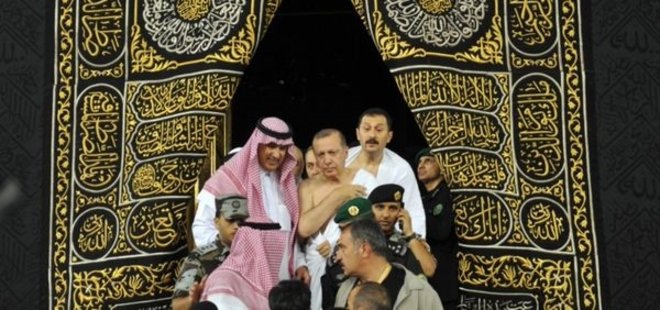ERDOĞAN, KABE'Yİ ZİYARET EDEREK UMRE YAPTI