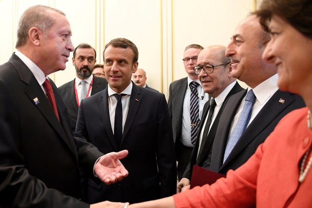 Macron, Cumhurbaşkanı Erdoğan'ı hayranlıkla izledi