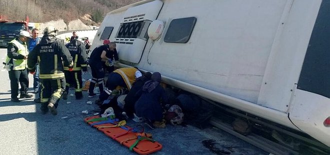 YOLCU OTOBÜSÜ DEVRİLDİ! 7 ÖLÜ, 35 YARALI