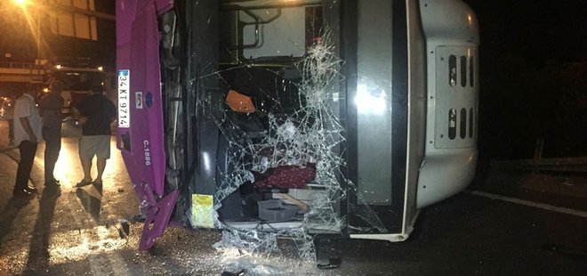 VİRAJI ALAMADI YOLA SAVRULDU!