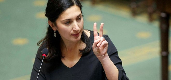 BAŞÖRTÜSÜ YASAĞINA SEVİNEN TÜRK BAKAN!..
