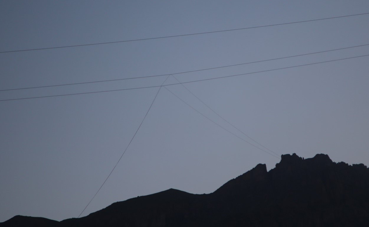 Düşen askeri helikopterin enkazı görüntülendi