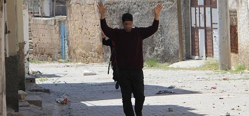 2 PKK'LI TERÖRİST TESLİM OLDU