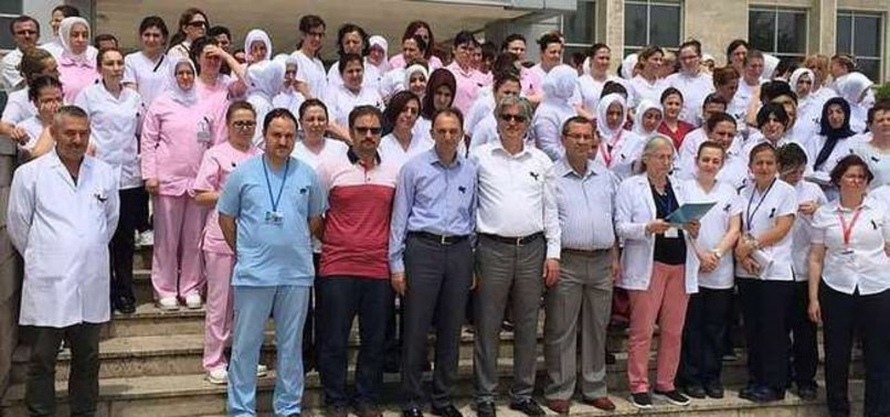 HEMŞİRELERİ KIZDIRAN KARİKATÜR