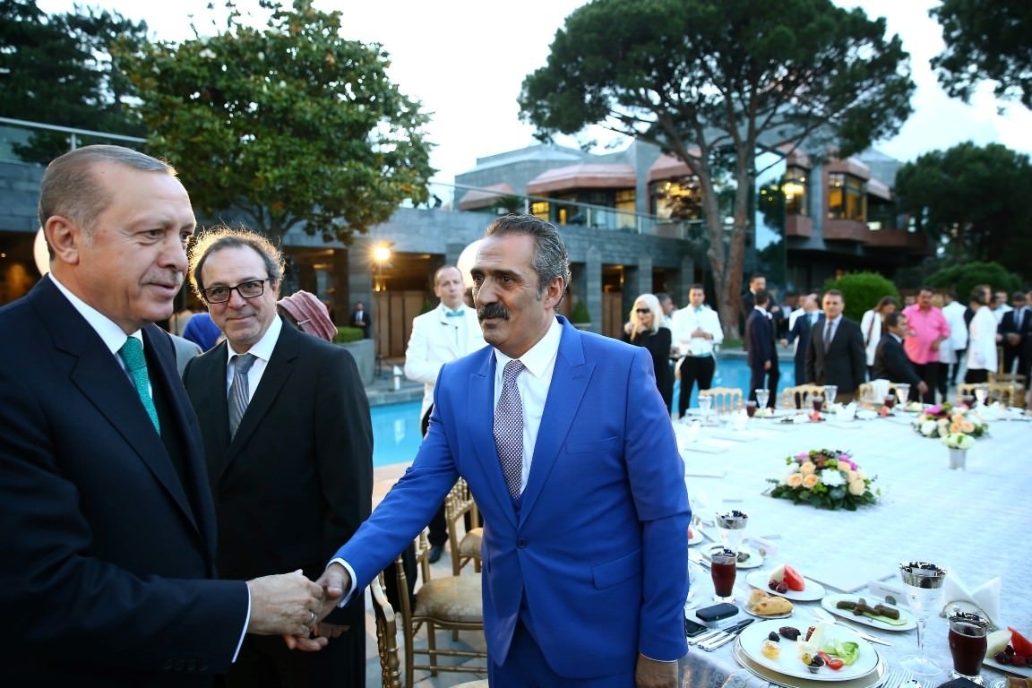 Cumhurbaşkanı Erdoğan sanatçı ve sporculara iftar verdi