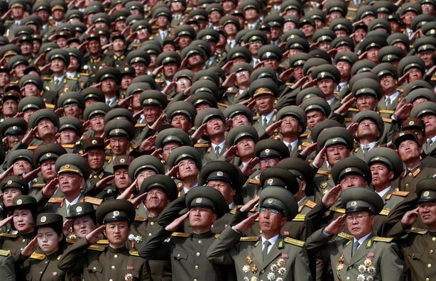 Kuzey Kore ilk defa balistik füzelerini gösterdi