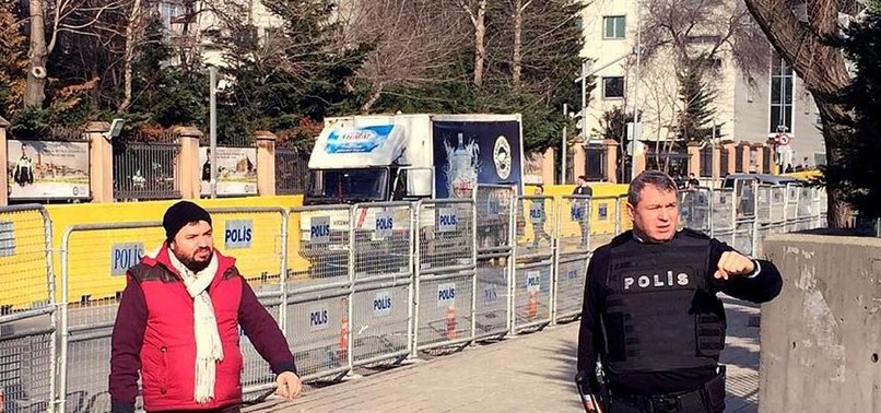 İSTANBUL EMNİYET MÜDÜRLÜĞÜ'NÜ ALARMA GEÇİREN KAMYONET!