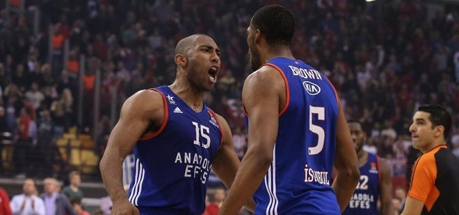 ANADOLU EFES SERİDE ÜSTÜNLÜK PEŞİNDE