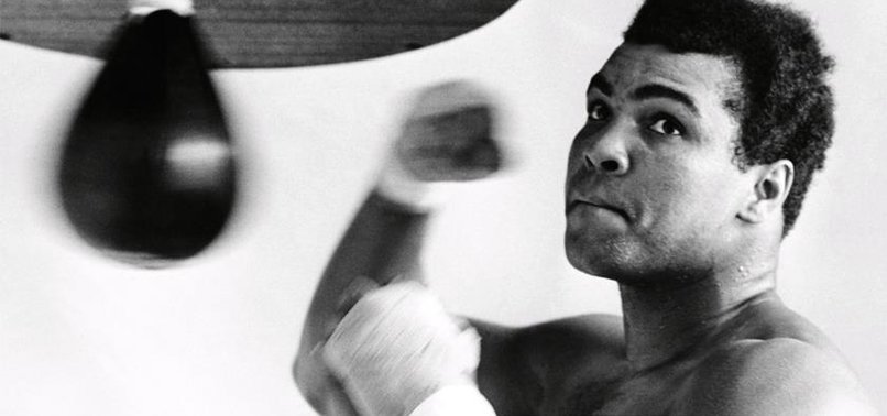 MUHAMMED ALİ, SON NEFESİNİ DUALAR EŞLİĞİNDE VERDİ