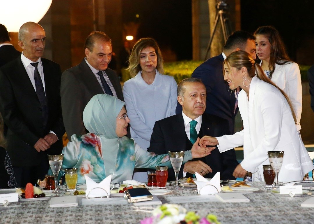 Cumhurbaşkanı Erdoğan sanatçı ve sporculara iftar verdi