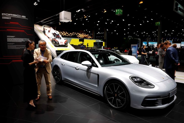 Frankfurt Otomobil Fuarı'nda 10 süper spor otomobili satın aldı!