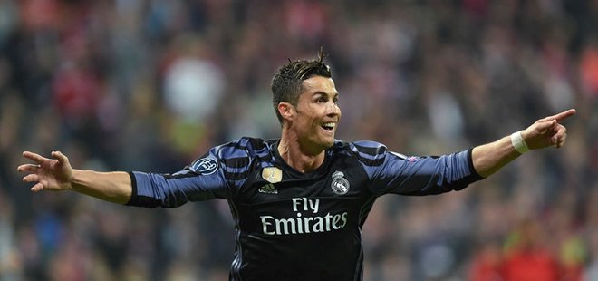 RONALDO ÇOK MUTLU