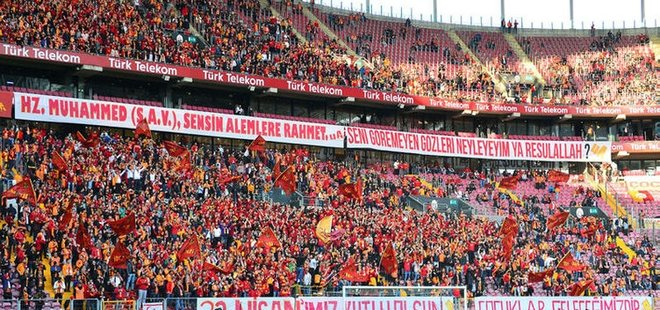 TT ARENA'DA ANLAMLI PANKART