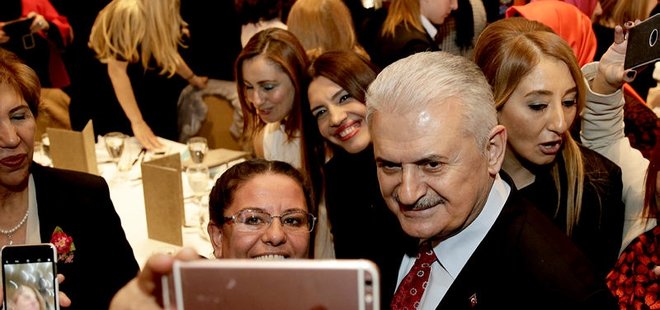 KADINLARIN MÜCADELESİNİ HANGİ KELİME ANLATIR