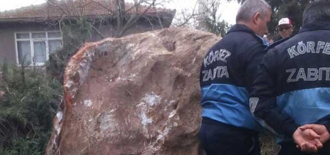 2 TONLUK KAYA TAŞ OCAĞINDAN MAHALLEYE DÜŞTÜ