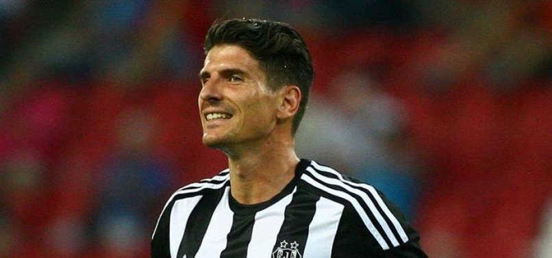 ÇİN'DEN GOMEZ'E KANCA