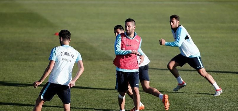 MİLLİ TAKIMDA MEHMET TOPAL VE GÖKHAN GÖNÜL ŞOKU!