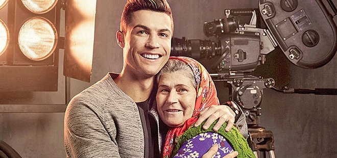 RONALDO OYNADI ÜMMİYE TEYZE YÖNETTİ!