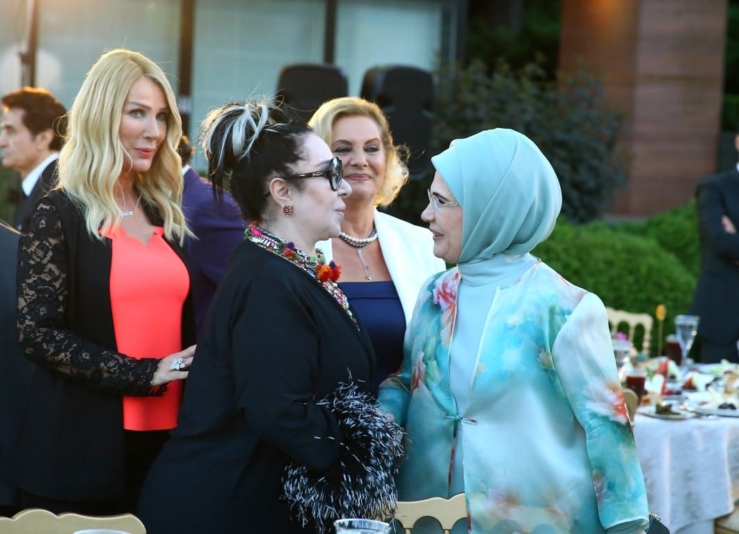 Cumhurbaşkanı Erdoğan sanatçı ve sporculara iftar verdi