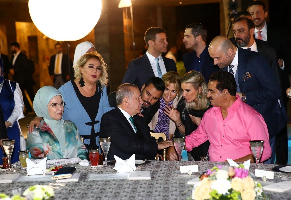 Cumhurbaşkanı Erdoğan sanatçı ve sporculara iftar verdi