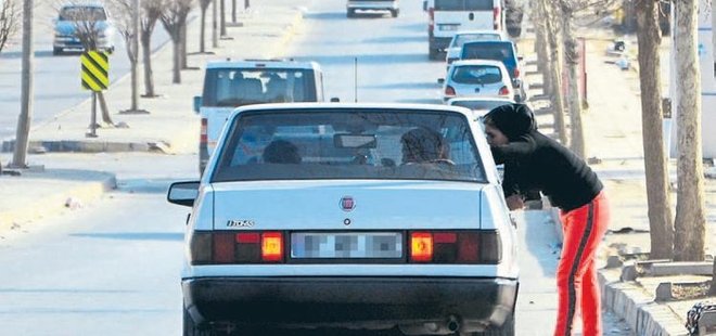 YOL ORTASINDA FUHUŞ PAZARLIĞI!