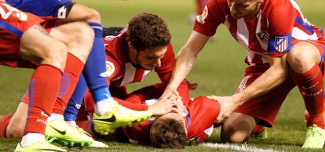 DÜNYACA ÜNLÜ FUTBOLCU ÖLÜMDEN DÖNDÜ!
