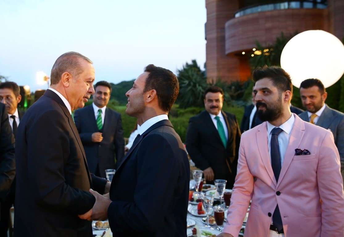 Cumhurbaşkanı Erdoğan sanatçı ve sporculara iftar verdi