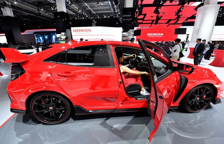 Frankfurt Otomobil Fuarı'nda 10 süper spor otomobili satın aldı!