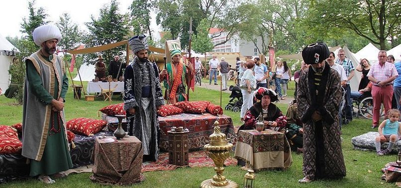 ALMANYA'DA 'OSMANLI SALTANAT ÇADIRI' KURULDU