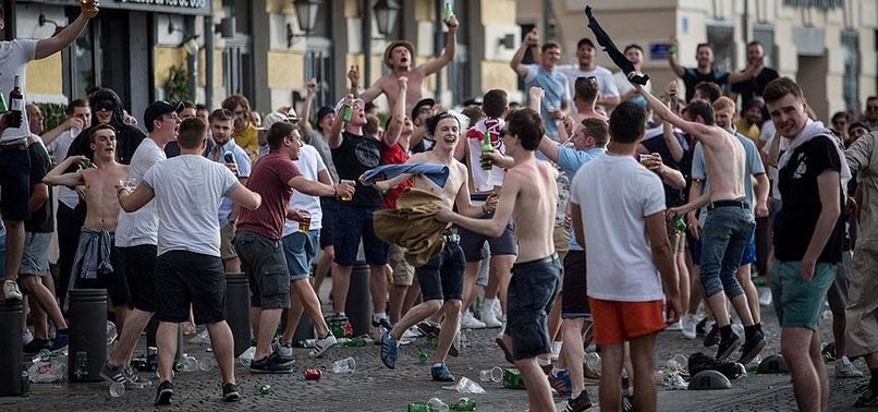 UEFA, MARSİLYA'DAKİ TARAFTAR ŞİDDETİNİ KINADI