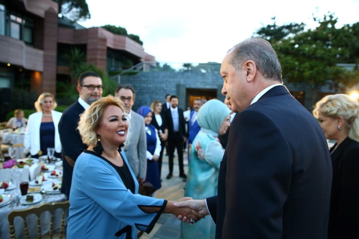 Cumhurbaşkanı Erdoğan sanatçı ve sporculara iftar verdi