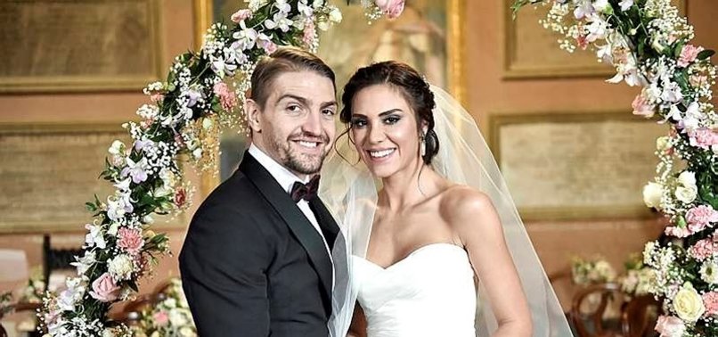 ASENA'DAN CANER'E EVLİLİK HEDİYESİ: İCRA