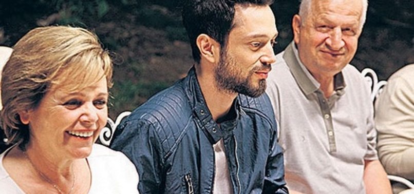ELEŞTİRİLER MURAT BOZ'UN ANNESİNİ HASTANELİK ETTİ!