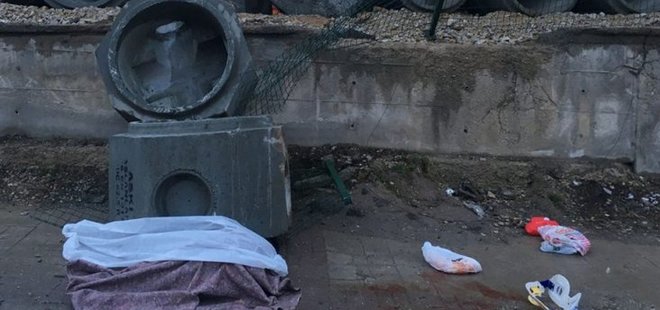 KALDIRIMDA YÜRÜYEN ÇİFTİN ÜZERİNE 'BÜZ' DÜŞTÜ