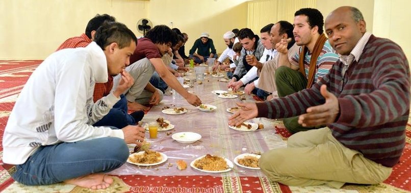 GÜNEŞİN BATMADIĞI TOPRAKLARDA ORUÇ