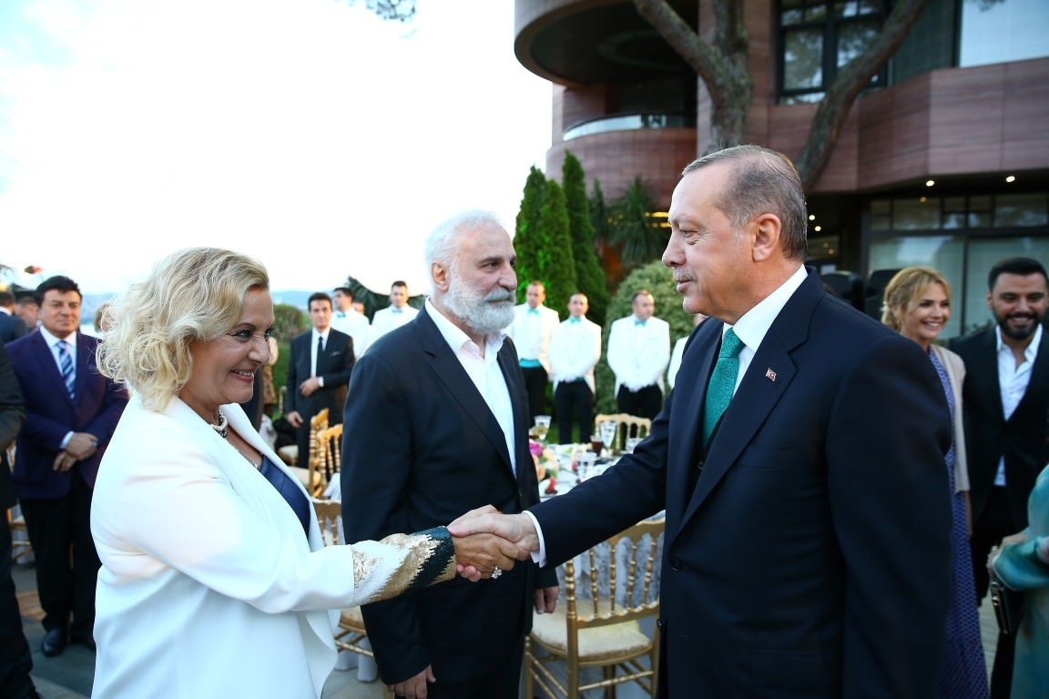 Cumhurbaşkanı Erdoğan sanatçı ve sporculara iftar verdi
