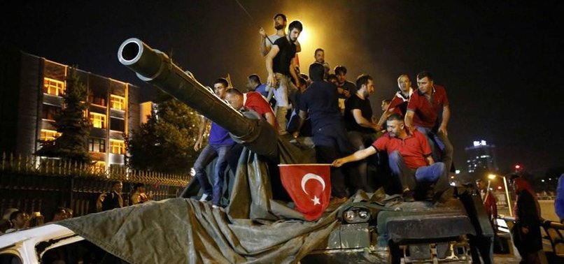 15 TEMMUZ'DAKİ İMANIN GÜCÜNDEN ETKİLENDİ MÜSLÜMANLIĞI SEÇTİ