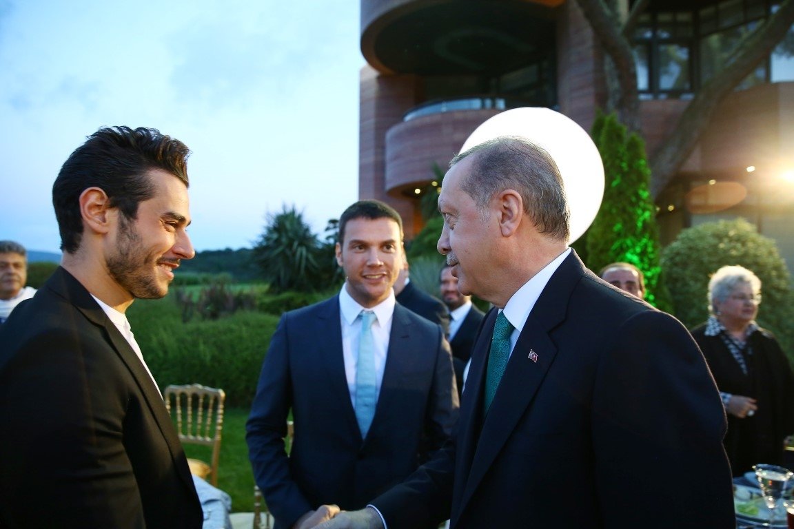 Cumhurbaşkanı Erdoğan sanatçı ve sporculara iftar verdi