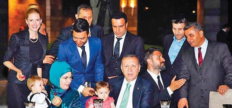 WİLMA ELLES'İN İKİZLERİ DE HUBER KÖŞKÜ'NDEYDİ