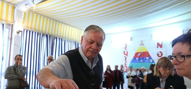 FRANSA'DA MACRON VE LE PEN İPİ GÖĞÜSLEDİ