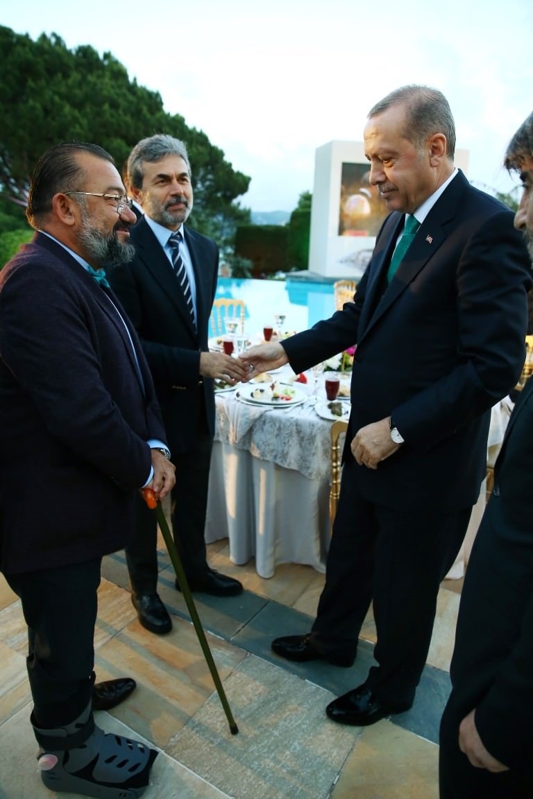 Cumhurbaşkanı Erdoğan sanatçı ve sporculara iftar verdi