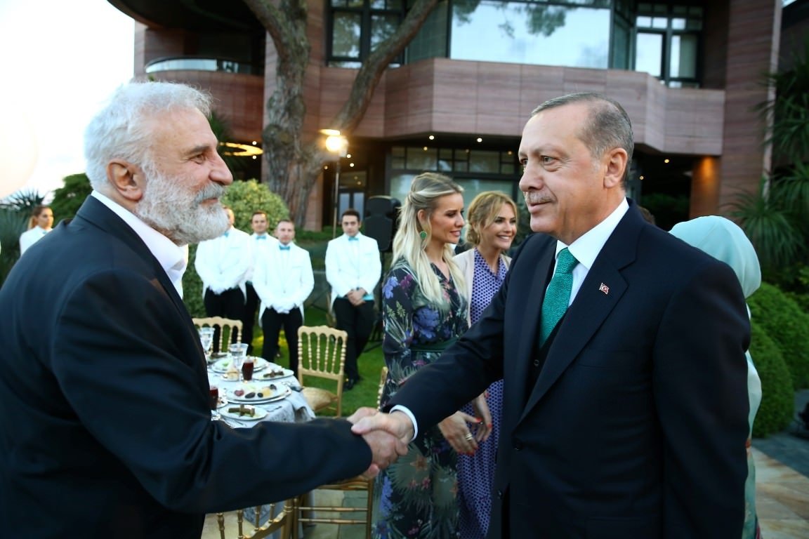 Cumhurbaşkanı Erdoğan sanatçı ve sporculara iftar verdi